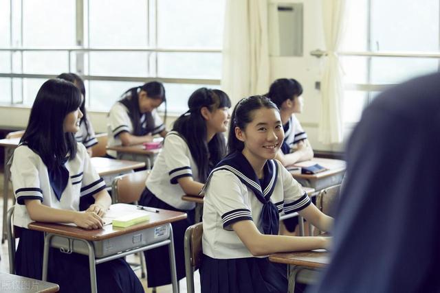 专家：孩子社交恐惧症家人如何陪护新葡京博彩国内社交恐惧心理咨询(图2)